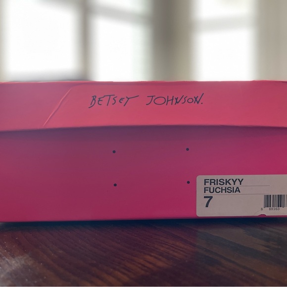 Frisky Fuschia Betsy Johnson heels. - Picture 5 of 5